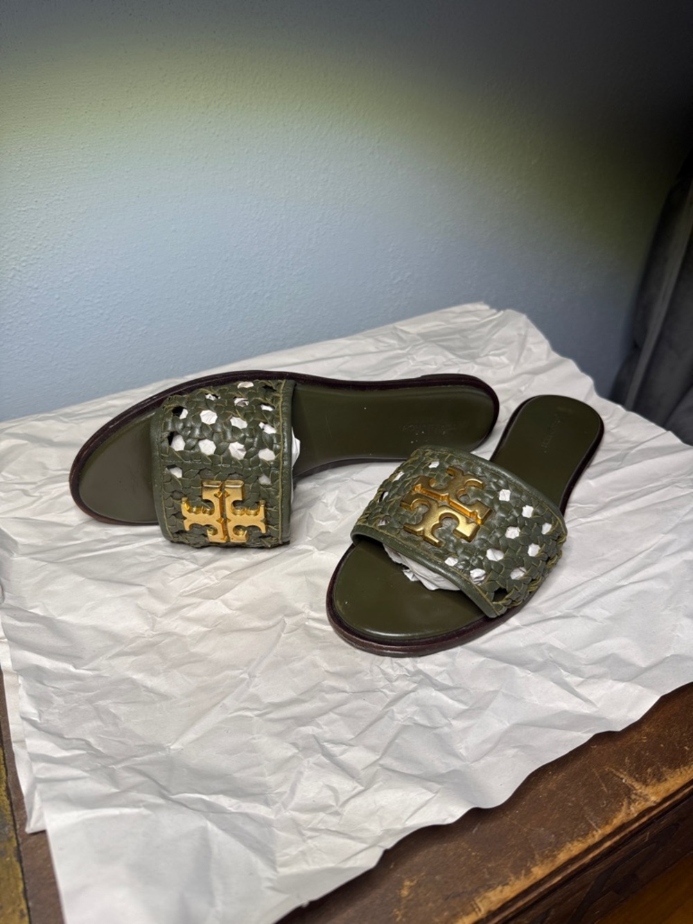 Tory Burch Everly Olive Green Woven Slide Sandals with Gold TB Brand Sz 9